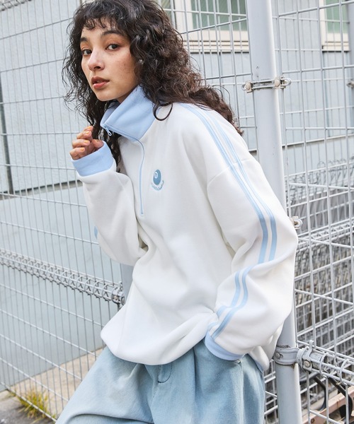 MSG（エムエスジー）の「オーバーサイズハーフジップスウェットプルオーバー 配色 ビリヤードロゴ ワンポイント刺繍　サイドライン トラックジャケット（スウェット・メンズ・ベージュ系/イエロー系/オレンジ系/ホワイト系/ホワイト系3/ホワイト系2・L/S/M/XL）」の4枚目の写真