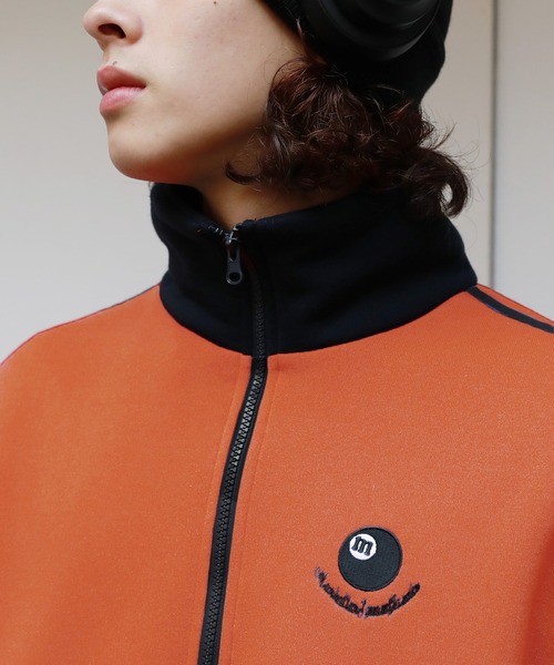 MSG（エムエスジー）の「オーバーサイズハーフジップスウェットプルオーバー 配色 ビリヤードロゴ ワンポイント刺繍　サイドライン トラックジャケット（スウェット・メンズ・ベージュ系/イエロー系/オレンジ系/ホワイト系/ホワイト系3/ホワイト系2・L/S/M/XL）」の20枚目の写真