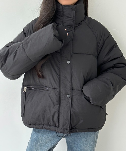 ABITOKYO(アビトーキョー)の「スタンドカラーボリューム中綿オーバージャケット(ダウンジャケット/コート・レディース・アイボリー/カーキ/マスタード/パープル/ボルドー/ブラック・FREE)」の3枚目の写真