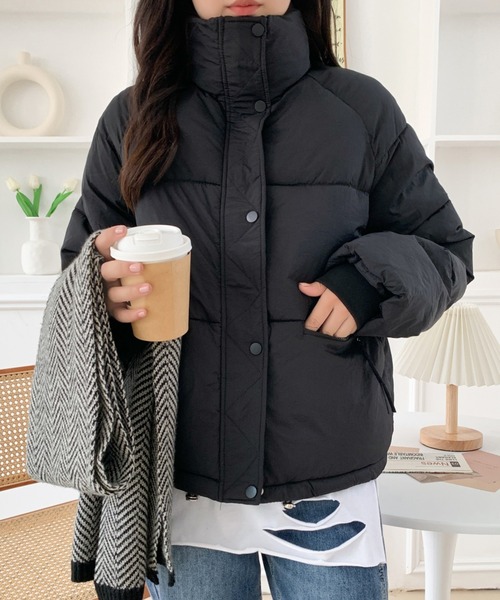 ABITOKYO(アビトーキョー)の「スタンドカラーボリューム中綿オーバージャケット(ダウンジャケット/コート・レディース・アイボリー/カーキ/マスタード/パープル/ボルドー/ブラック・FREE)」の9枚目の写真