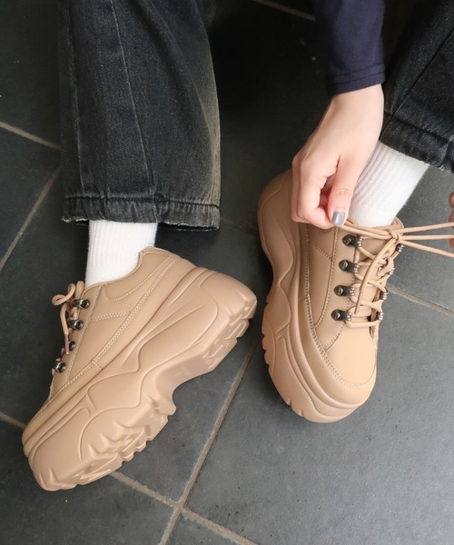 WEGO（ウィゴー）の「WEGO/ボリュームトレッキングスニーカー（スニーカー・レディース・ブラック/ホワイト/キャメル・MEDIUM/LARGE）」の3枚目の写真