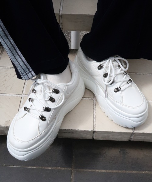 WEGO（ウィゴー）の「WEGO/ボリュームトレッキングスニーカー（スニーカー・レディース・ブラック/ホワイト/キャメル・MEDIUM/LARGE）」の2枚目の写真