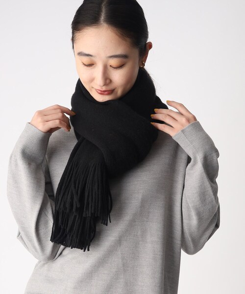 OPAQUE.CLIP（オペークドットクリップ）の「◆【手洗い対応】ラッセル織りフリンジマフラー（ストール/ショール・レディース・ブラック/ベビーピンク/オフホワイト/ライトブルー・00）」の8枚目の写真