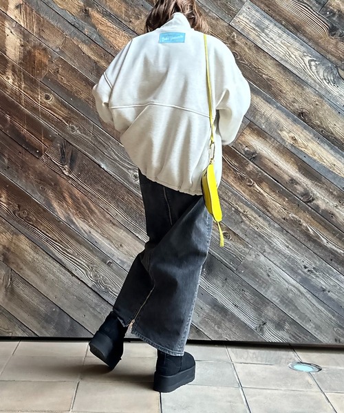 mi via loca(ミヴィアロカ)の「ハーフジップ配色ドロスト裏起毛アノラックトップス(スウェット・レディース・ブラック/ネイビー/オートミール・FREE)」の12枚目の写真