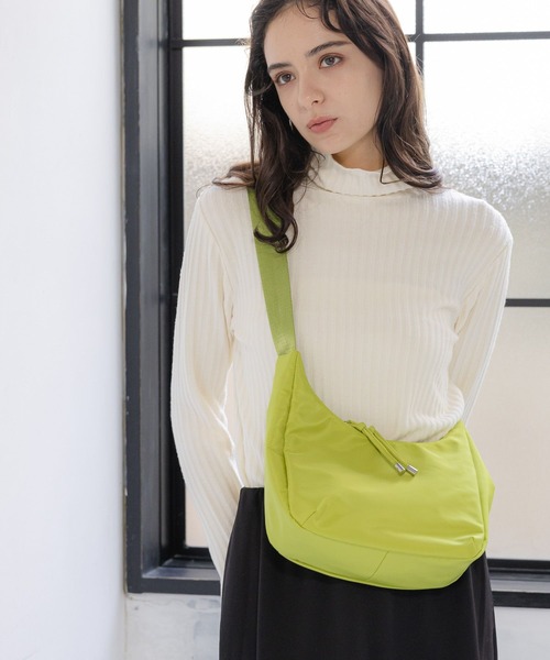 LAKOLE（ラコレ）の「ミニハーフムーンショルダー / 991653（ショルダーバッグ・レディース・ライトグリーン/ライトブルー/ブラック/オフホワイト・FREE）」の4枚目の写真