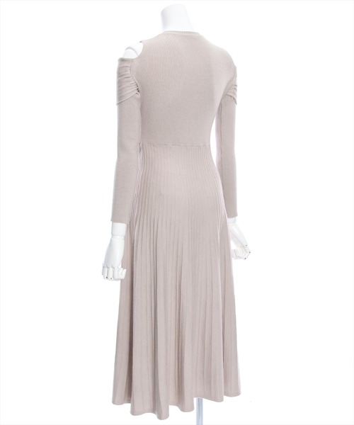 clear（クリア）の「×オープンショルダーフレアロングニットワンピース[低身長用サイズ有]（ワンピース・レディース・グレイッシュベージュ/ブラック・F/XS）」の5枚目の写真