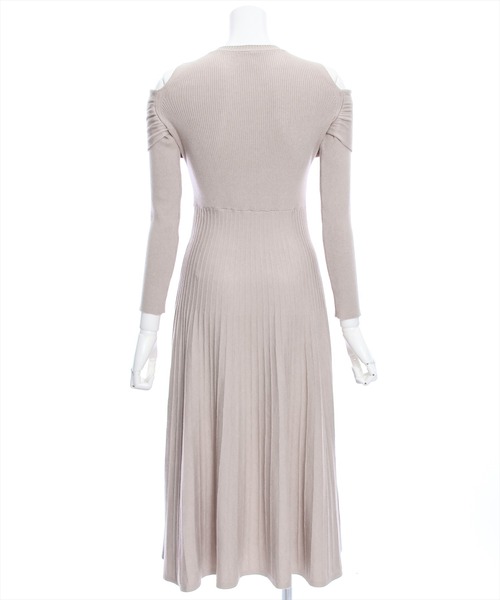 clear（クリア）の「×オープンショルダーフレアロングニットワンピース[低身長用サイズ有]（ワンピース・レディース・グレイッシュベージュ/ブラック・F/XS）」の6枚目の写真