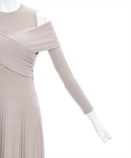 clear（クリア）の「×オープンショルダーフレアロングニットワンピース[低身長用サイズ有]（ワンピース・レディース・グレイッシュベージュ/ブラック・F/XS）」の9枚目の写真