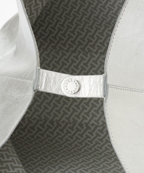 IACUCCI（イアクッチ）の「オペラ LAMINATO/INSTAMP（トートバッグ・レディース・シルバー・FREE）」の16枚目の写真