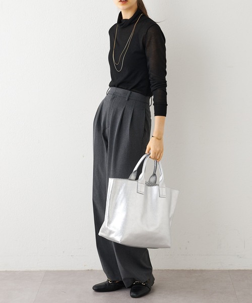 IACUCCI（イアクッチ）の「オペラ LAMINATO/INSTAMP（トートバッグ・レディース・シルバー・FREE）」の5枚目の写真