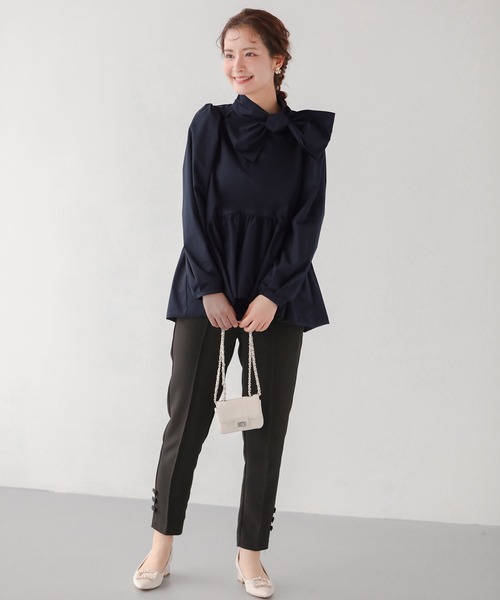 Fit more(フィットモア)の「ボウタイペプラムブラウス(シャツ/ブラウス・レディース・ホワイト/ブラック/ネイビー・FREE)」の14枚目の写真