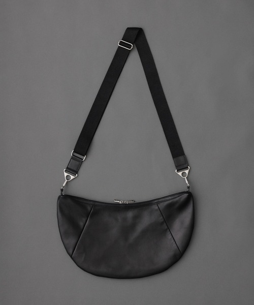 ADAM ET ROPE'（アダムエロペ）の「ラムレザー バムフラップ バッグ