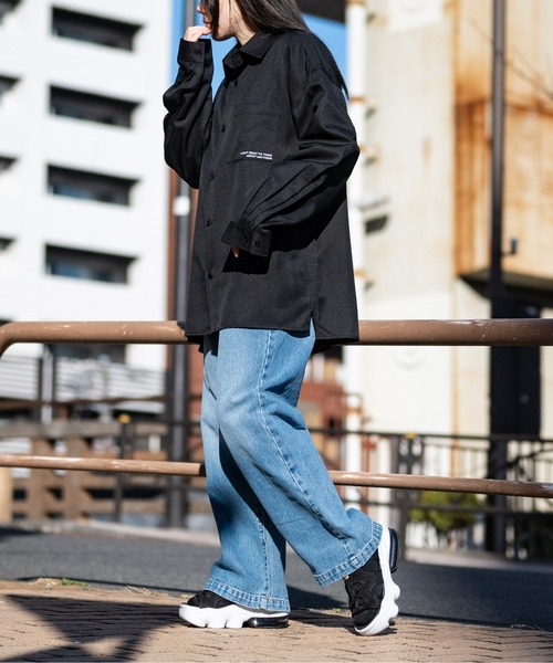 JOHN'S CLOSET（ジョンズクローゼット）の「【a】ライトポリエステル ガールイラスト ビッグシャツ 長袖（シャツ/ブラウス・メンズ・ブルー系その他/グレー系その他/ブラック/ブラック系その他/ブルー/ホワイト系その他/ライトグレー/ホワイト・LARGE/MEDIUM）」の22枚目の写真