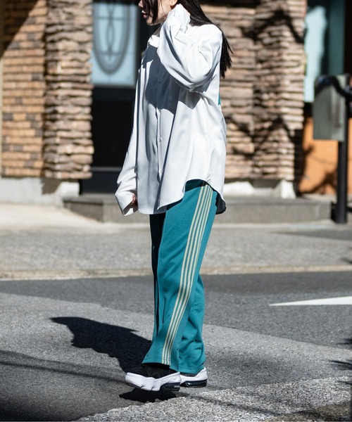 JOHN'S CLOSET（ジョンズクローゼット）の「【a】ライトポリエステル ガールイラスト ビッグシャツ 長袖（シャツ/ブラウス・メンズ・ブルー系その他/グレー系その他/ブラック/ブラック系その他/ブルー/ホワイト系その他/ライトグレー/ホワイト・LARGE/MEDIUM）」の17枚目の写真