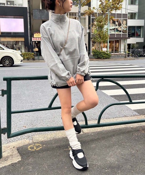 one after another NICE CLAUP(ワンアフターアナザーナイスクラップ)の「ハーフジップワンポイント刺繍スウェット(スウェット・レディース・ネイビー/杢グレー/サックスブルー/アイボリー・FREE)」の15枚目の写真