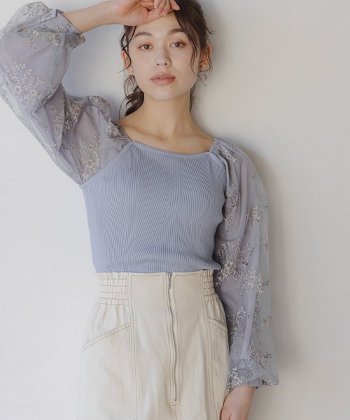 mysty woman（ミスティウーマン）の「フローラルスリーブプルオーバー　109768（ニット/セーター・レディース・アイボリー/モカ/ブルー系その他・FREE）」の3枚目の写真