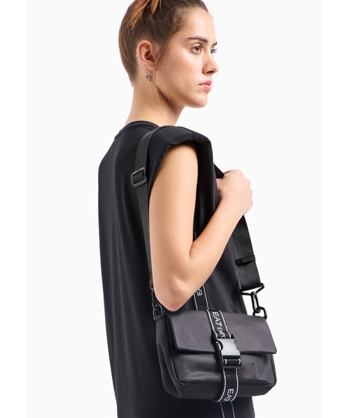 EMPORIO ARMANI EA7（エンポリオアルマーニイーエーセブン）の「【エンポリオ アルマーニ EA7】Logo Tape ミニバッグ テクニカルファブリック（ショルダーバッグ・レディース・ブラック・FREE）」の6枚目の写真