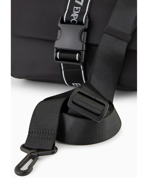 EMPORIO ARMANI EA7（エンポリオアルマーニイーエーセブン）の「【エンポリオ アルマーニ EA7】Logo Tape ミニバッグ テクニカルファブリック（ショルダーバッグ・レディース・ブラック・FREE）」の5枚目の写真