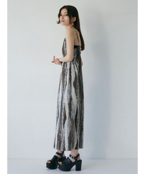 MURUA（ムルーア）の「プリーツパターンキャミワンピース（ワンピース・レディース・ブラック/ブラウン・FREE）」の5枚目の写真