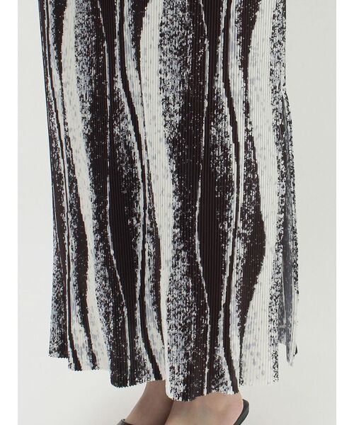 MURUA（ムルーア）の「プリーツパターンキャミワンピース（ワンピース・レディース・ブラック/ブラウン・FREE）」の22枚目の写真