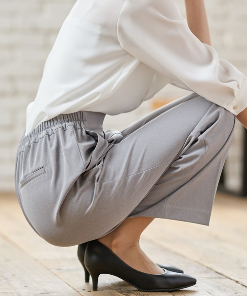 Honeys(ハニーズ)の「美ージーストレートパンツ(股下62cm)(スラックス・レディース・ダークネイビー/ブラック/アイボリー/杢グレー・S/3L/LL/L/M/SS)」の6枚目の写真