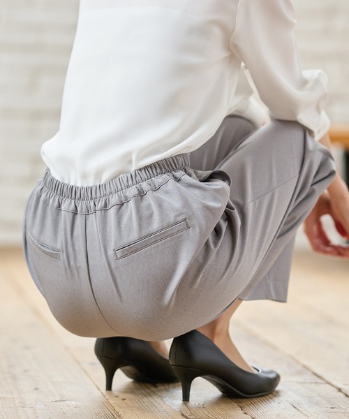 Honeys(ハニーズ)の「美ージーストレートパンツ(股下62cm)(スラックス・レディース・ダークネイビー/ブラック/アイボリー/杢グレー・S/3L/LL/L/M/SS)」の7枚目の写真