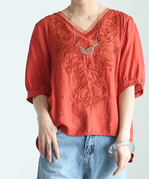 Sawa a la mode(サワアラモード)の「草花刺繍シャツブラウス(シャツ/ブラウス・レディース・アイボリー/グリーン/レッド・FREE)」の3枚目の写真