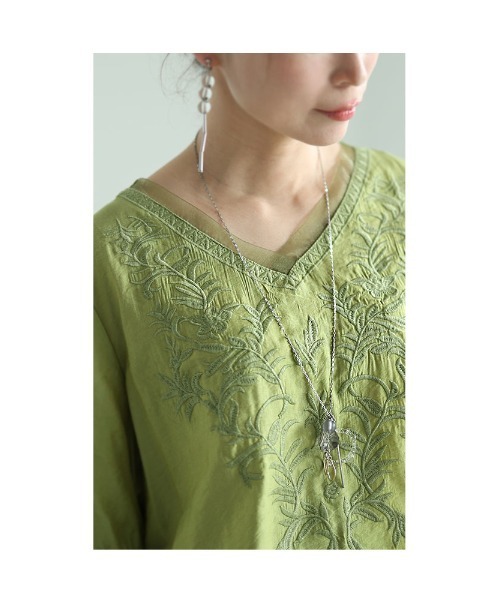 Sawa a la mode(サワアラモード)の「草花刺繍シャツブラウス(シャツ/ブラウス・レディース・アイボリー/グリーン/レッド・FREE)」の13枚目の写真