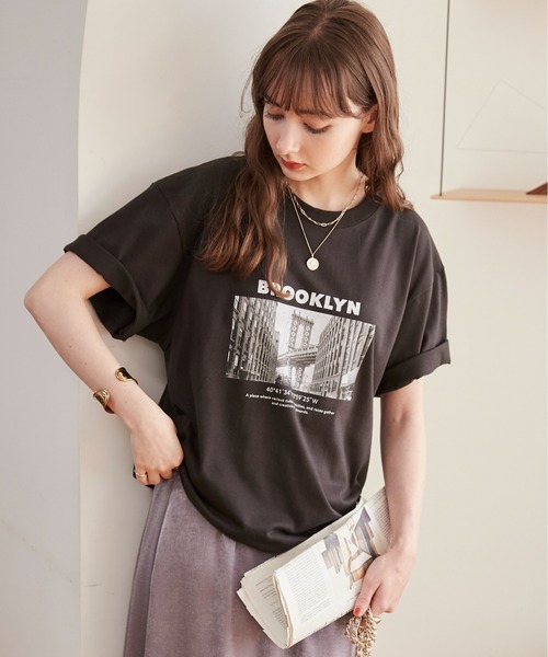 ANGIE(アンジー)の「フォトプリント Tシャツ(半袖)(Tシャツ/カットソー・レディース・ブラック系その他/ブラック/ホワイト/ホワイト系その他・MEDIUM/LARGE)」の4枚目の写真