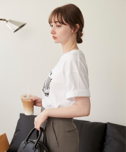 ANGIE(アンジー)の「フォトプリント Tシャツ(半袖)(Tシャツ/カットソー・レディース・ブラック系その他/ブラック/ホワイト/ホワイト系その他・MEDIUM/LARGE)」の6枚目の写真