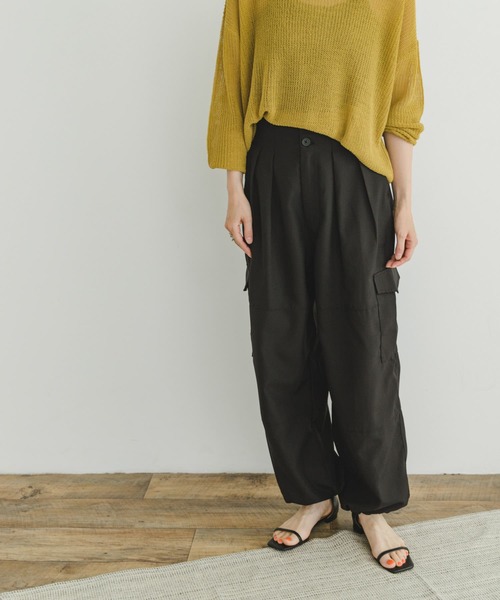 ITEMS URBANRESEARCH（アイテムズ アーバンリサーチ）の「ウエストタックパラシュートパンツ（その他パンツ・レディース・ブラック/カーキ・FREE）」の6枚目の写真