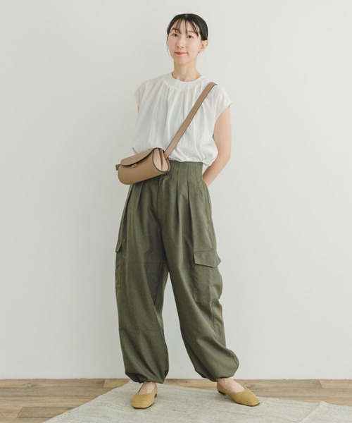 ITEMS URBANRESEARCH（アイテムズ アーバンリサーチ）の「ウエストタックパラシュートパンツ（その他パンツ・レディース・ブラック/カーキ・FREE）」の11枚目の写真