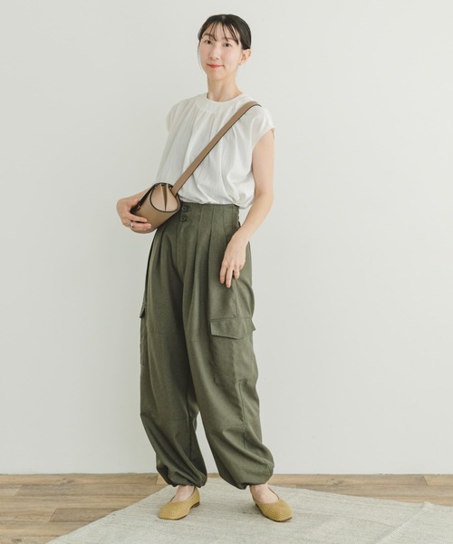 ITEMS URBANRESEARCH（アイテムズ アーバンリサーチ）の「ウエストタックパラシュートパンツ（その他パンツ・レディース・ブラック/カーキ・FREE）」の12枚目の写真