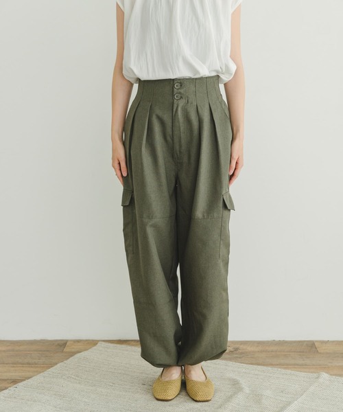 ITEMS URBANRESEARCH（アイテムズ アーバンリサーチ）の「ウエストタックパラシュートパンツ（その他パンツ・レディース・ブラック/カーキ・FREE）」の14枚目の写真