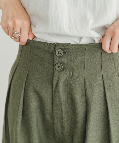 ITEMS URBANRESEARCH（アイテムズ アーバンリサーチ）の「ウエストタックパラシュートパンツ（その他パンツ・レディース・ブラック/カーキ・FREE）」の17枚目の写真