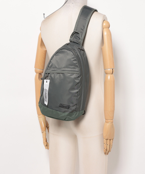 新品　コールマン　ウォーカースリングバッグ（シャイングレー） COLEMAN（コールマン）の「ウォーカースリングバッグ（シャイン