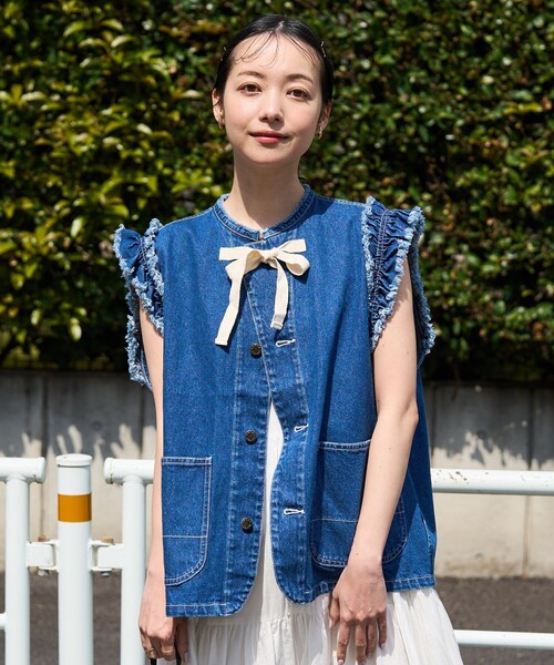 フリークスストア　デニムフリルカラー刺繍ベスト　ブルー　新品　本日お昼まで FREAK'S STORE（フリークスストア）の「デニムフリルカラー刺繍