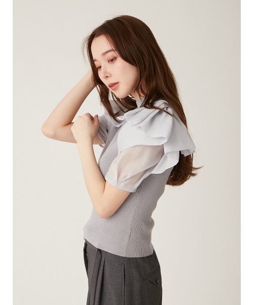 LILY BROWN（リリーブラウン）の「ショルダーフリルニット