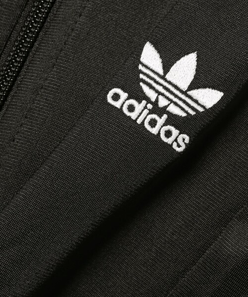 こども ビームス（コドモビームス）の「adidas / キッズ SSTトラックスーツ 2024（110～130cm）（ジャージ・キッズ・ブラック/ブルー・J120/J130/J110）」の8枚目の写真