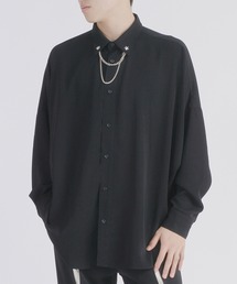REGIEVO ドレープ感のあるシャツ チェーン付き