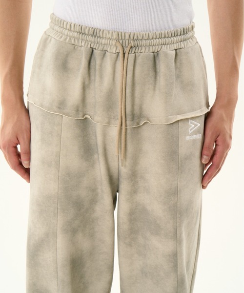 DISCOVERED(ディスカバード)の「DISCOVERED DOCKING DAMAGE WIDE SWEAT PANTS(その他パンツ・メンズ・ベージュ/ブラック・1/3)」の13枚目の写真