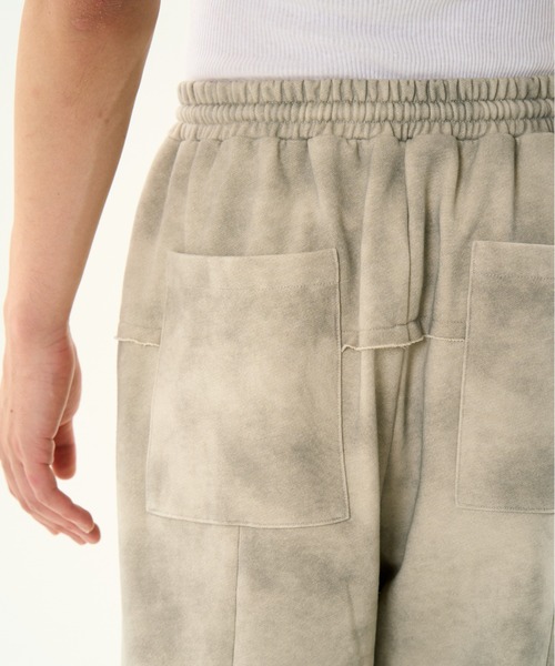 DISCOVERED(ディスカバード)の「DISCOVERED DOCKING DAMAGE WIDE SWEAT PANTS(その他パンツ・メンズ・ベージュ/ブラック・1/3)」の15枚目の写真