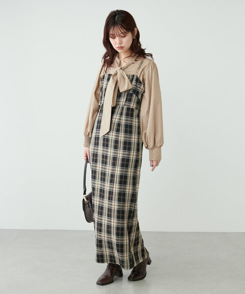 natural couture(ナチュラルクチュール)の「デニム風ビスチェキャミワンピース(ワンピース・レディース・ブラウン/その他1/インディゴブルー/ブラック・MEDIUM/LARGE)」の4枚目の写真