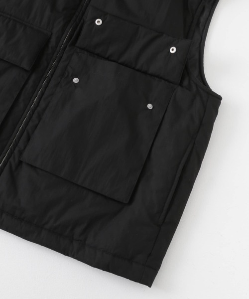 SENSE OF PLACE by URBAN RESEARCH（センスオブプレイスバイアーバンリサーチ）の「ダブルポケットトラックベスト（ダウンベスト・メンズ・ブラック/ライトベージュ・MEDIUM/LARGE）」の4枚目の写真