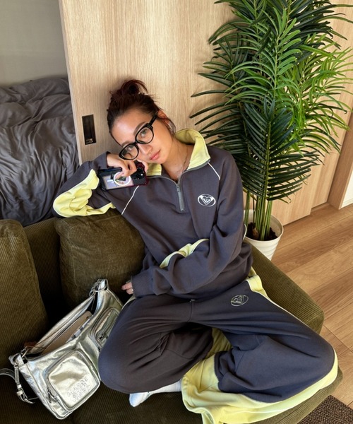 ROXY(ロキシー)の「【ZOZO限定アイテム】SATURN WAVES PANTS/ロキシードローコード付きウエストゴムスウェットパンツ(その他パンツ・レディース・ホワイト/ブラック/グレー・FREE)」の3枚目の写真