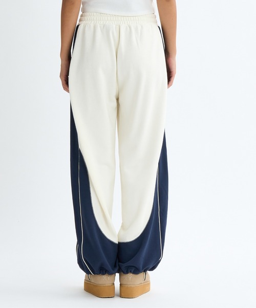 ROXY(ロキシー)の「【ZOZO限定アイテム】SATURN WAVES PANTS/ロキシードローコード付きウエストゴムスウェットパンツ(その他パンツ・レディース・ホワイト/ブラック/グレー・FREE)」の22枚目の写真