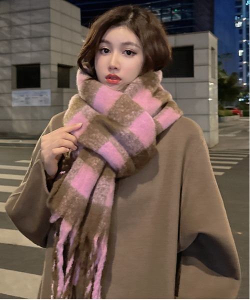 Per sist ence（パーシエンス）の「ボリュームレトロチェックフリンジマフラー（マフラー・レディース・ブラック/ライトブルー/ブルー/ブラウン/グリーン系/パープル/グリーン/ピンク/ローズ・FREE）」の8枚目の写真