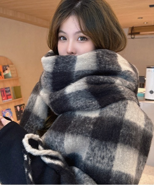 Per sist ence（パーシエンス）の「ボリュームレトロチェックフリンジマフラー（マフラー・レディース・ブラック/ライトブルー/ブルー/ブラウン/グリーン系/パープル/グリーン/ピンク/ローズ・FREE）」の2枚目の写真