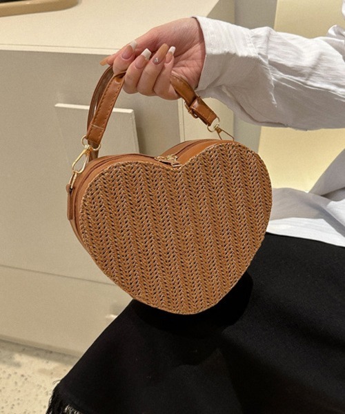 Pochi Pouch(ポチポーチ)の「Pochi Pouch/2way ミニ ハートデザイン わら編み ショルダーバッグ(ショルダーバッグ・レディース・ブラック/ブラウン/ホワイト/ベージュ・FREE)」の17枚目の写真