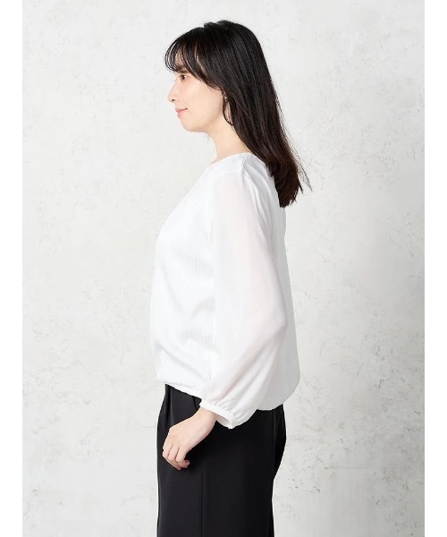 Perfect Suit FActory（パーフェクトスーツファクトリー）の「シャドーストライプ９分袖ブラウス　ホワイト/ベージュ（Tシャツ/カットソー・レディース・オフホワイト/ベージュ・S/M/L）」の17枚目の写真